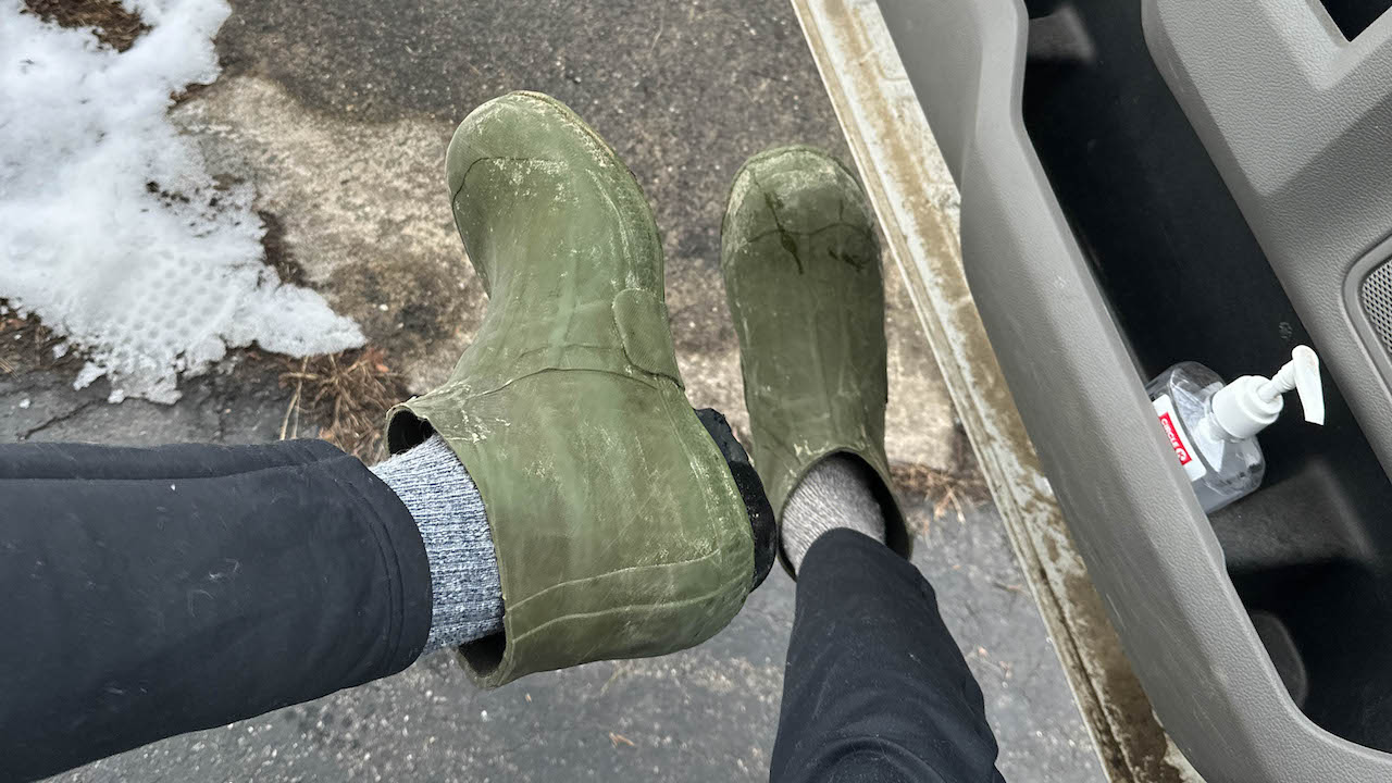 Repurposing Old Rubber Boots to Make Waterproof Rubber Slippers